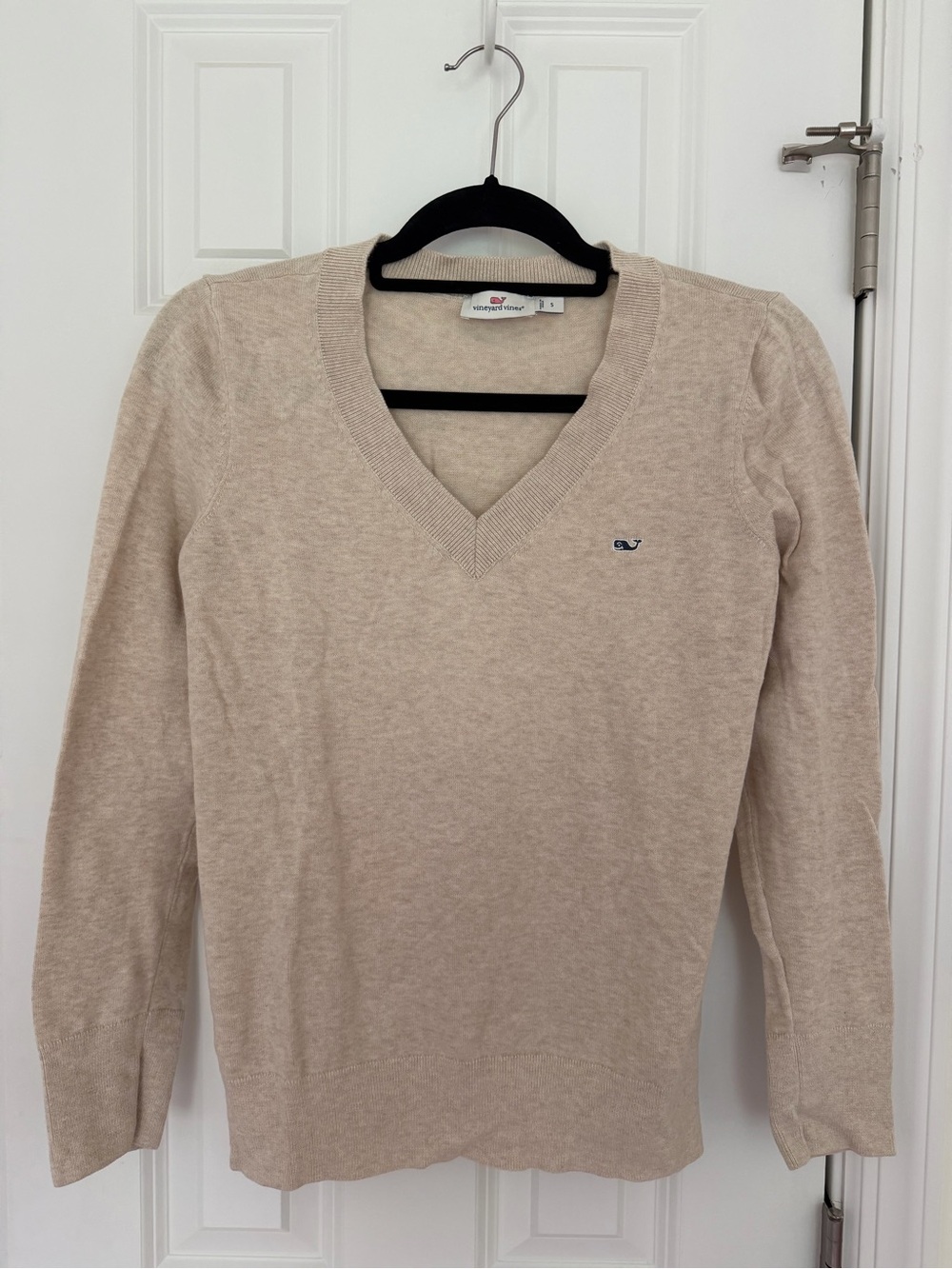 Vineyard Vines Women's Beige/Cream V-Neck Sweater